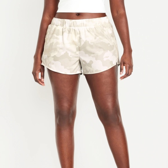 NWT OLD NAVY Mid-Rise StretchTech Run Shorts -- 3-inch inseamBright White/Camo - Picture 5 of 10